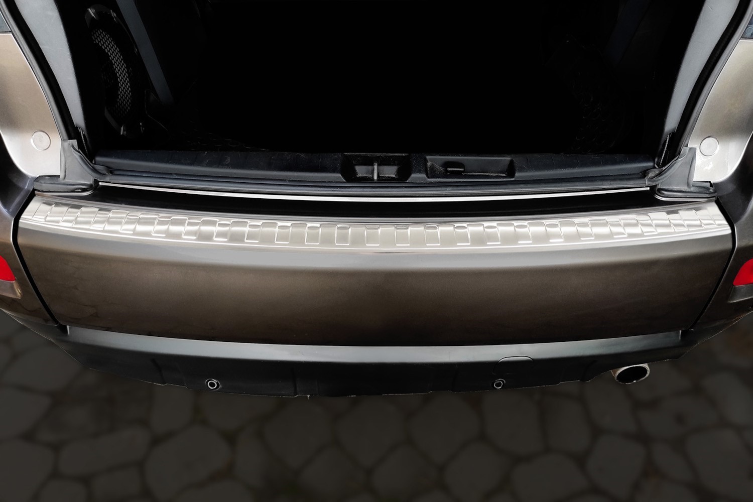 Rear bumper protector suitable for Peugeot 4007 2007-2012 4-door saloon stainless steel brushed