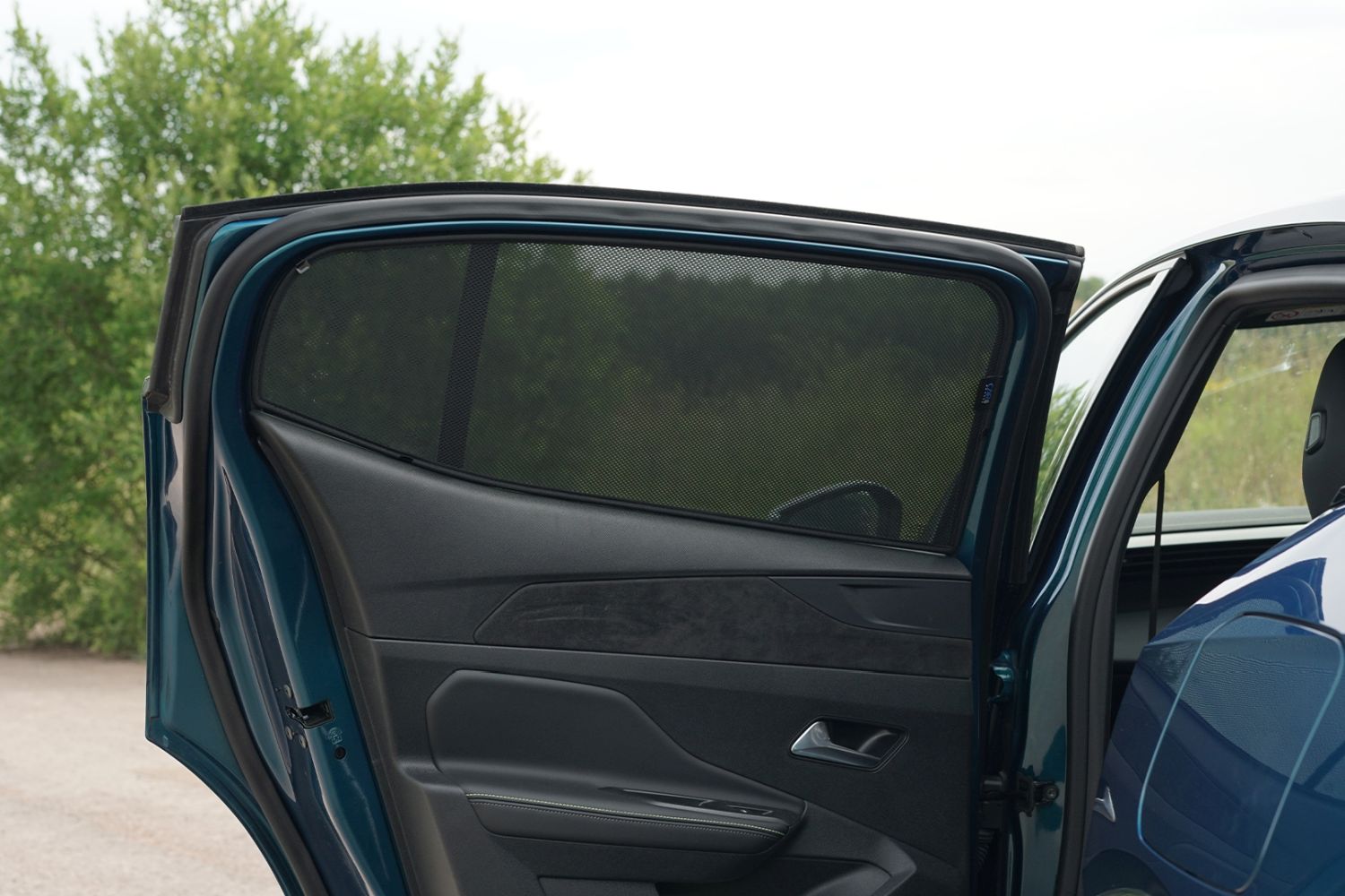 Sun shades suitable for Peugeot 408 III 2022-present Car Shades - rear side doors (PEU148CS-RD) (3) Sun shades suitable for Peugeot 408 III 2022-present Car Shades - rear side doors (PEU148CS-RD) (3)