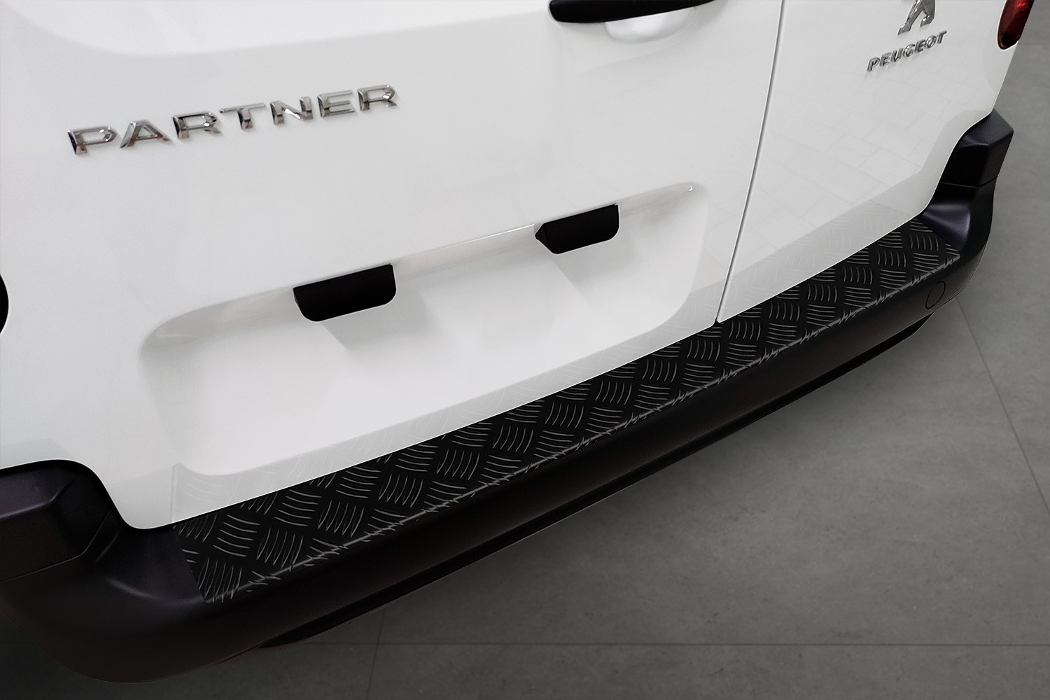 Ladekantenschutz passend für Peugeot Partner II (B9) 2008-2018 Aluminium Riffelblech mattschwarz