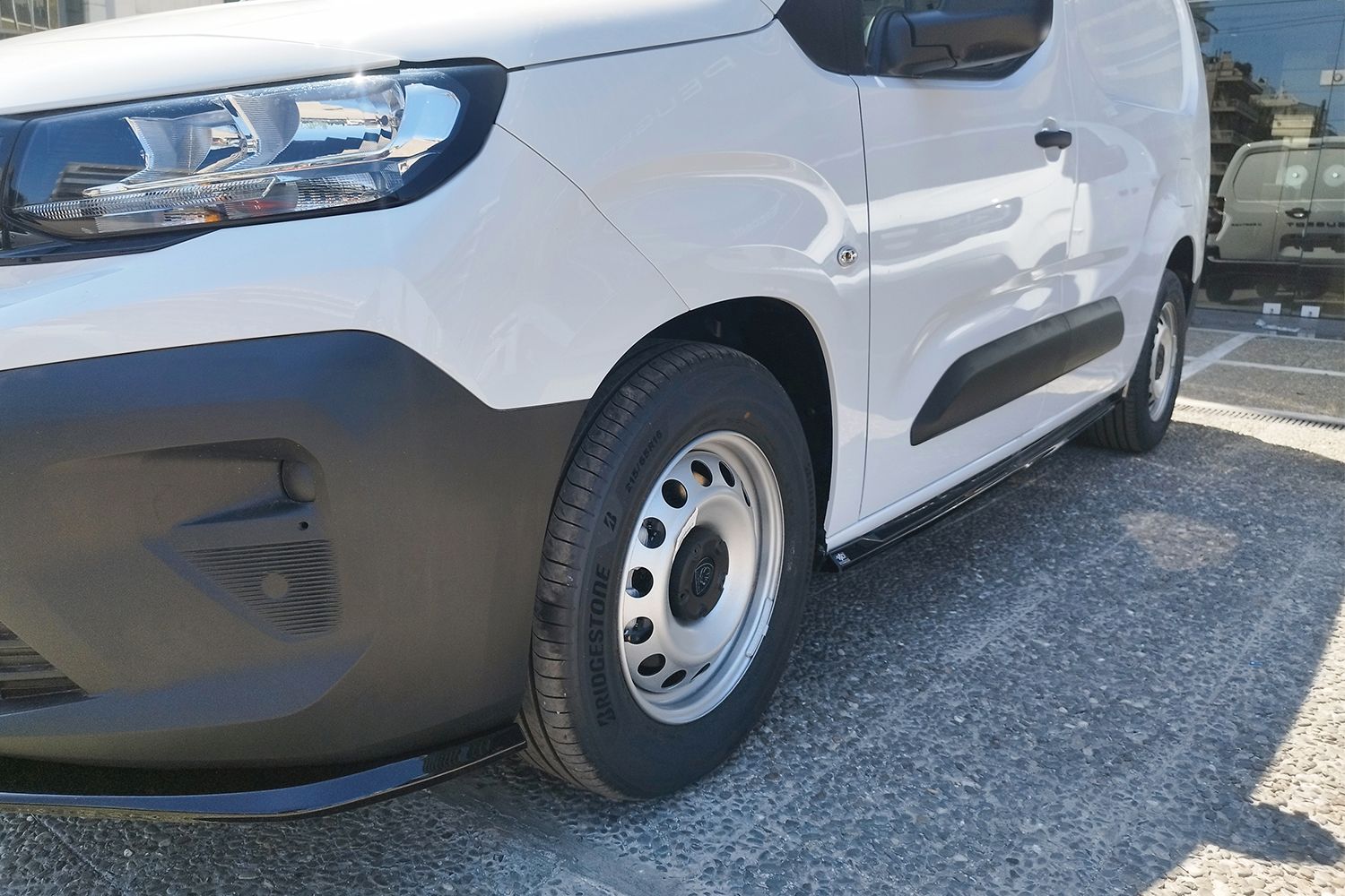 Side skirts suitable for Peugeot Partner III (K9) 2024-present - painted (3) Side skirts suitable for Peugeot Partner III (K9) 2024-present - painted (3)