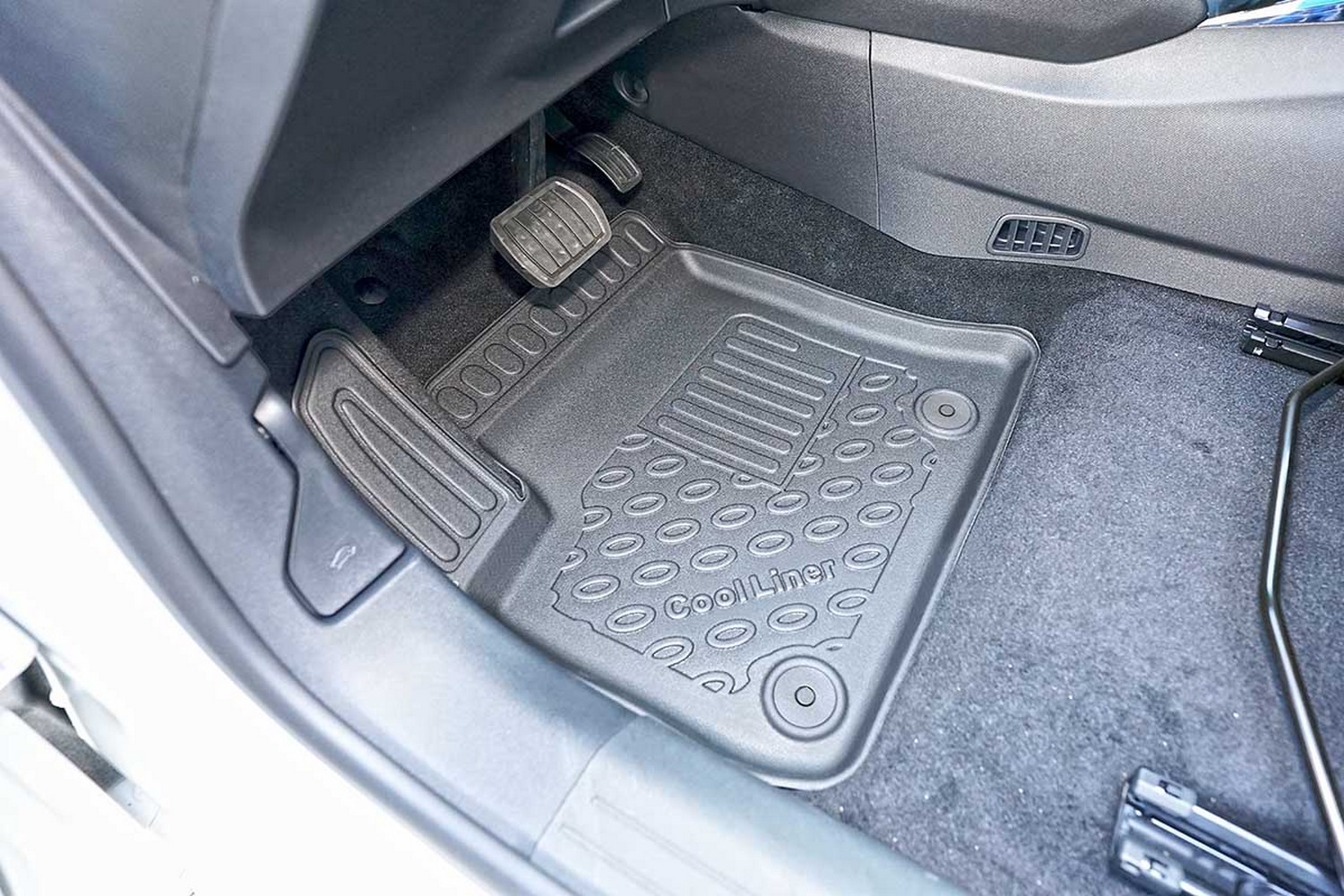 Car mats suitable for Peugeot e-2008 II 2019-present Cool Liner PE/TPE rubber (PEU220FM-C) (2)
