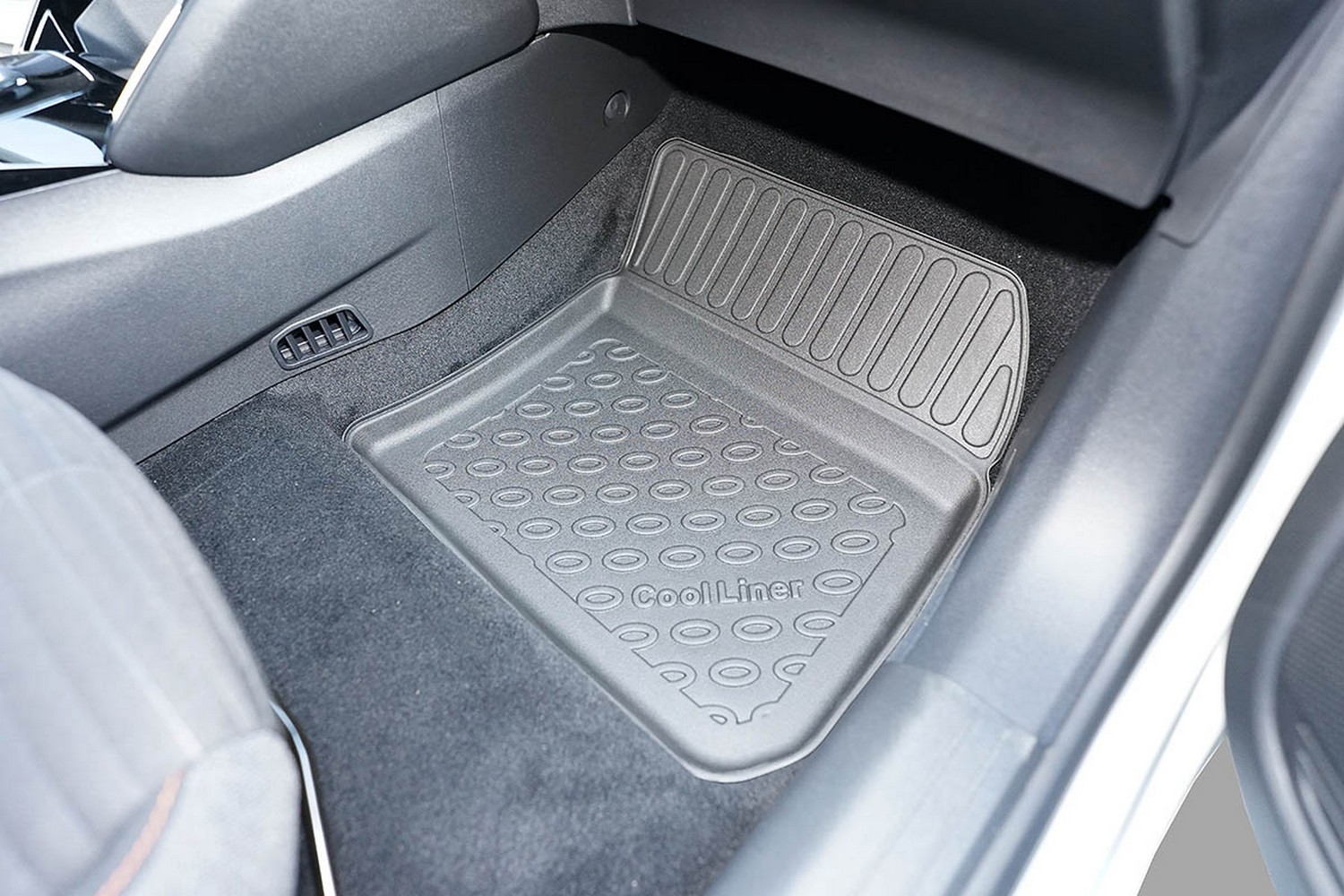 Car mats suitable for Peugeot e-2008 II 2019-present Cool Liner PE/TPE rubber (PEU220FM-C) (3)