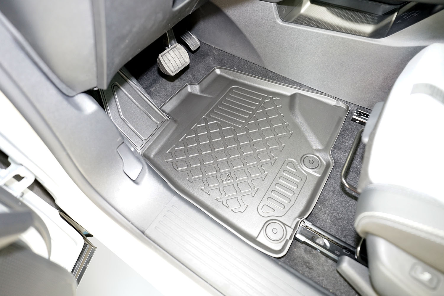 Car mats suitable for Peugeot 5008 III 2024-present Guardliner PE/TPE rubber (PEU250FM-G) (6)