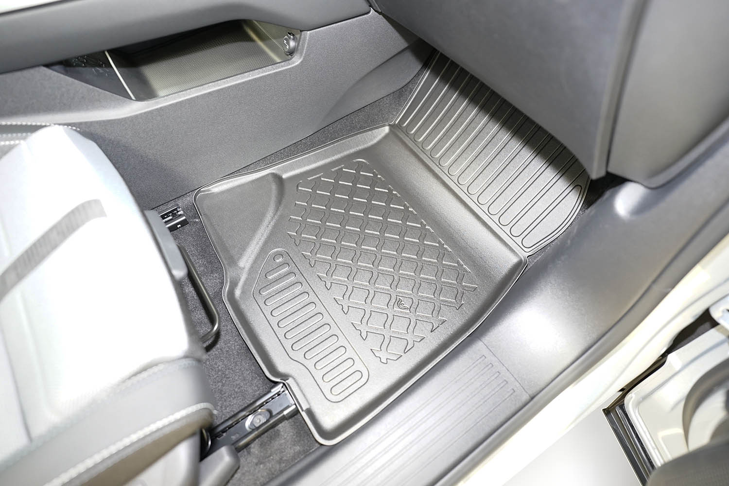 Car mats suitable for Peugeot 5008 III 2024-present Guardliner PE/TPE rubber (PEU250FM-G) (7)