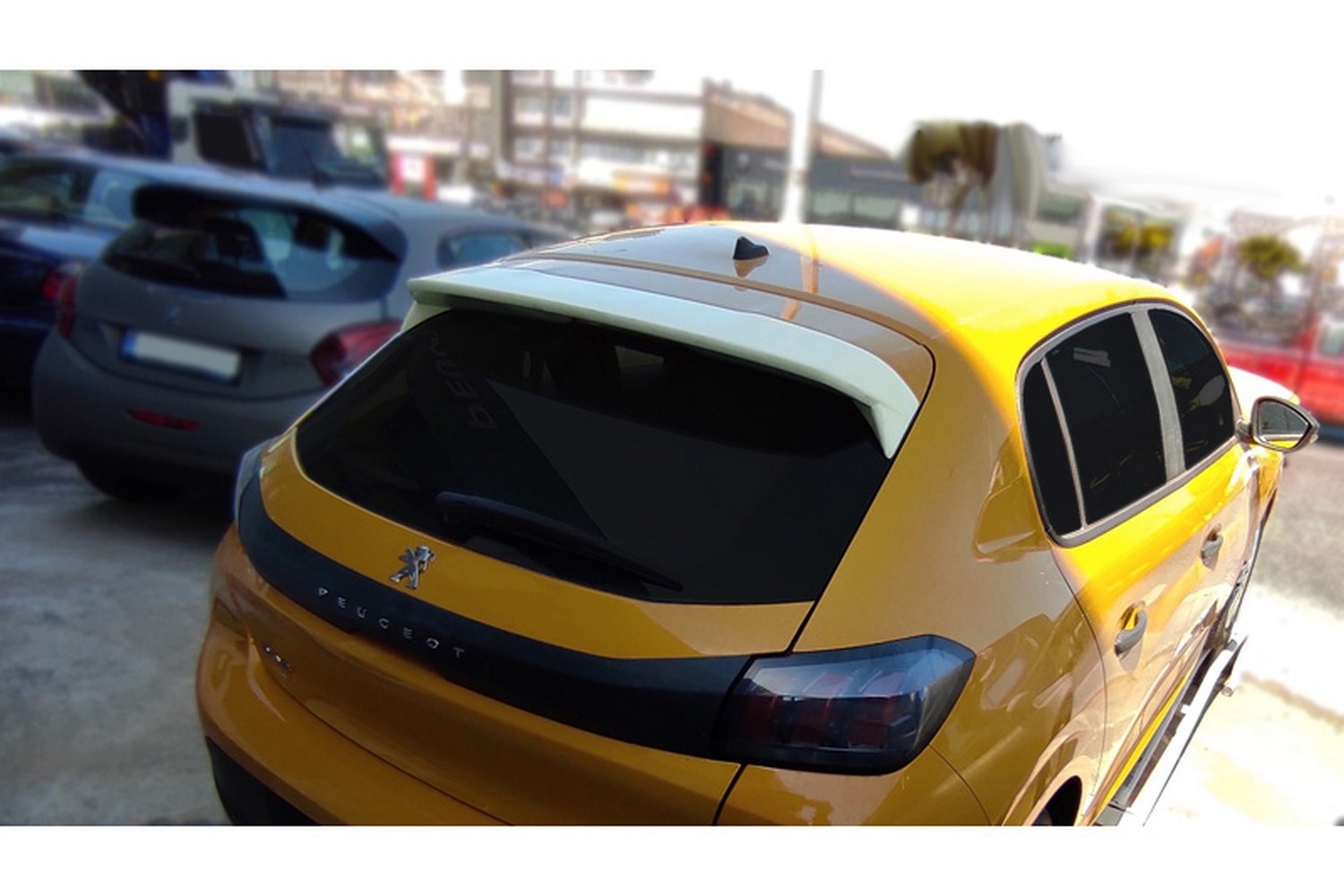 Becquet de toit convient à Peugeot 208 II 2019-présent 5 portes bicorps
