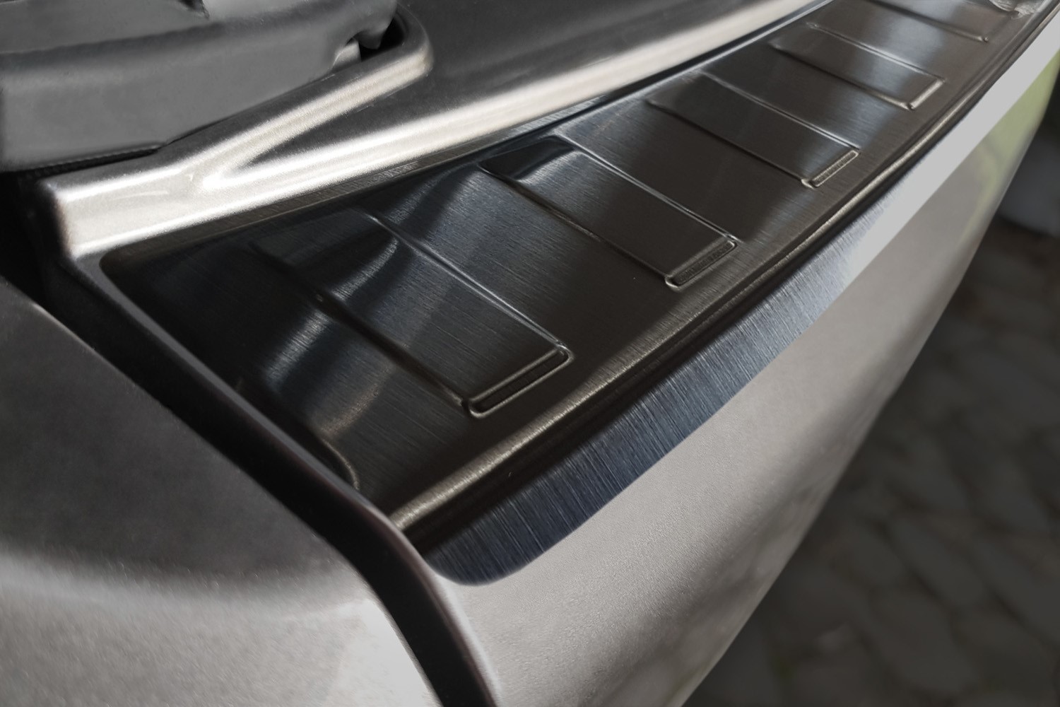 Rear bumper protector suitable for Peugeot 4007 2007-2012 stainless steel brushed anthracite