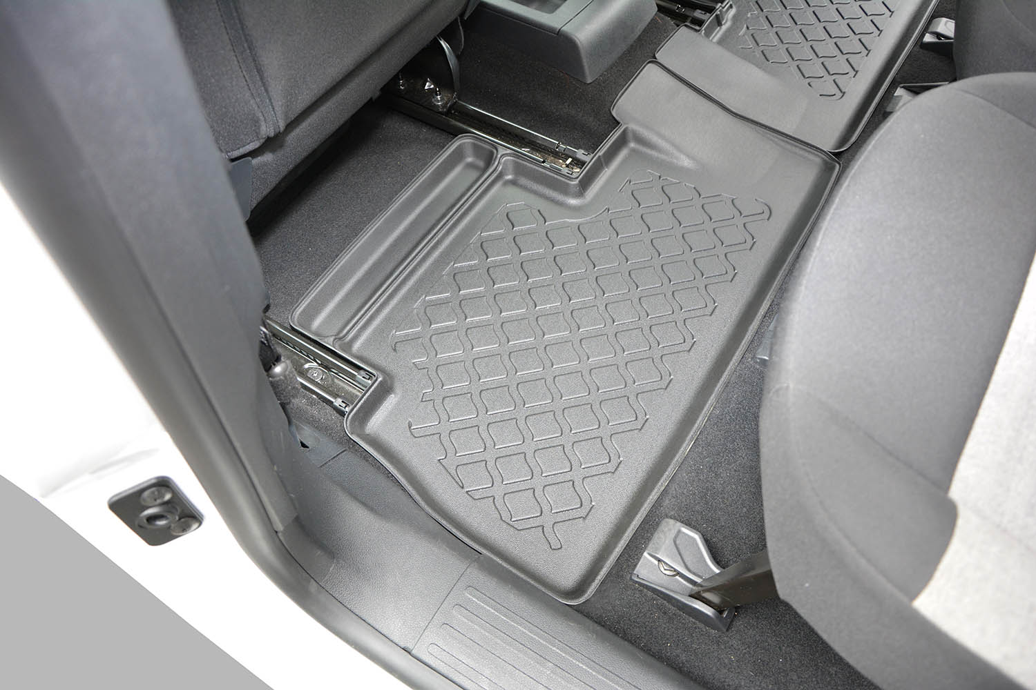 Car mats suitable for Peugeot e-Rifter 2023-present Guardliner PE/TPE rubber (PEU4RIFM-G) (4) Car mats suitable for Peugeot e-Rifter 2023-present Guardliner PE/TPE rubber (PEU4RIFM-G) (4)