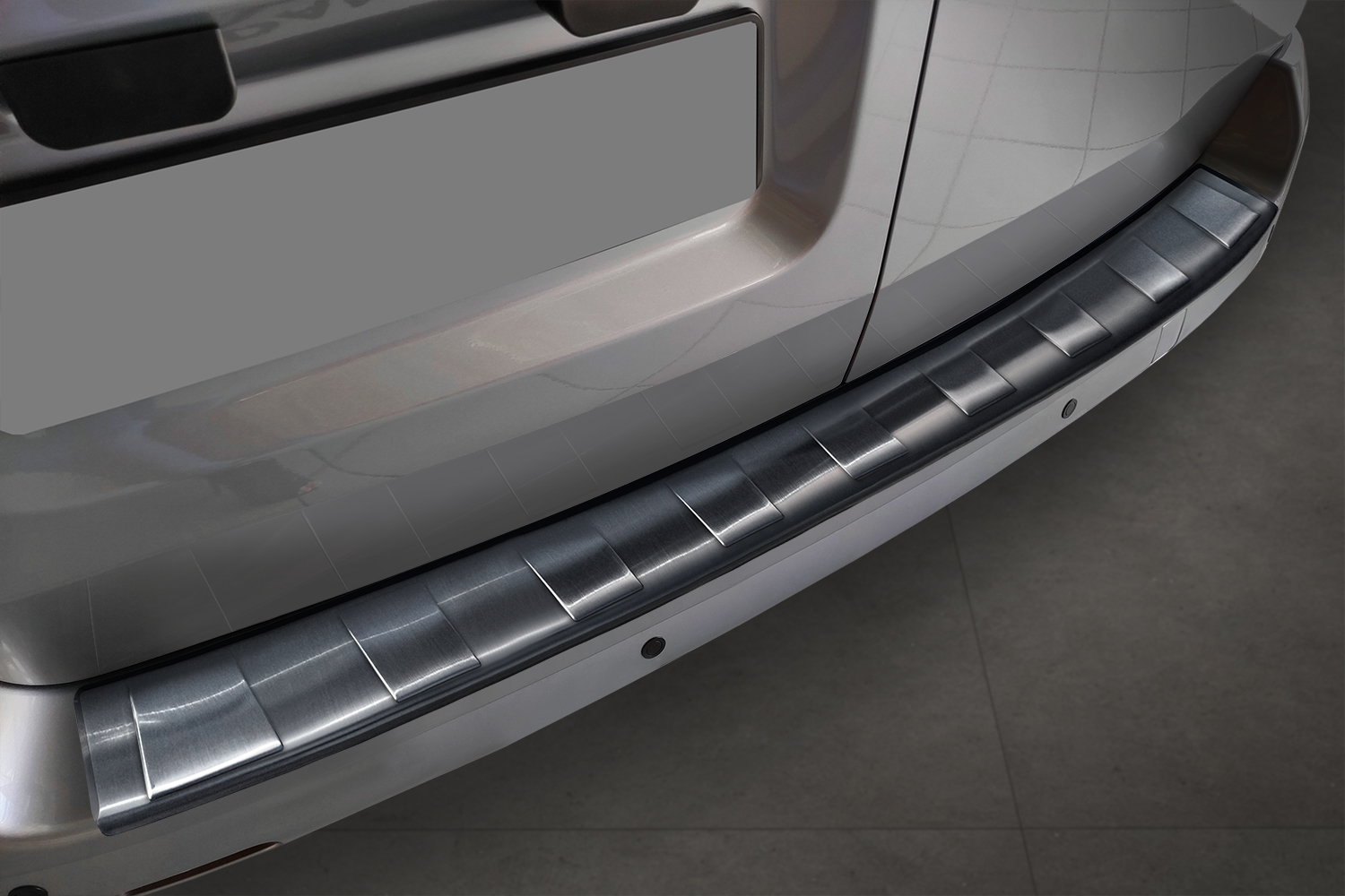 Rear bumper protector suitable for Peugeot Expert III 2016-present stainless steel brushed anthracite