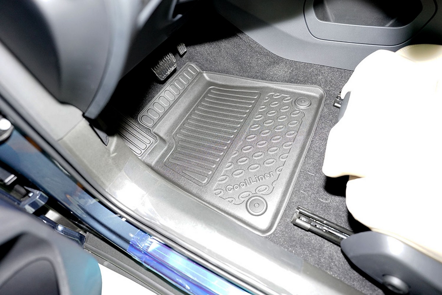 Car mats suitable for Polestar 2 2020-present 5-door hatchback Cool Liner PE/TPE rubber (POL2P2FM-C) (2)