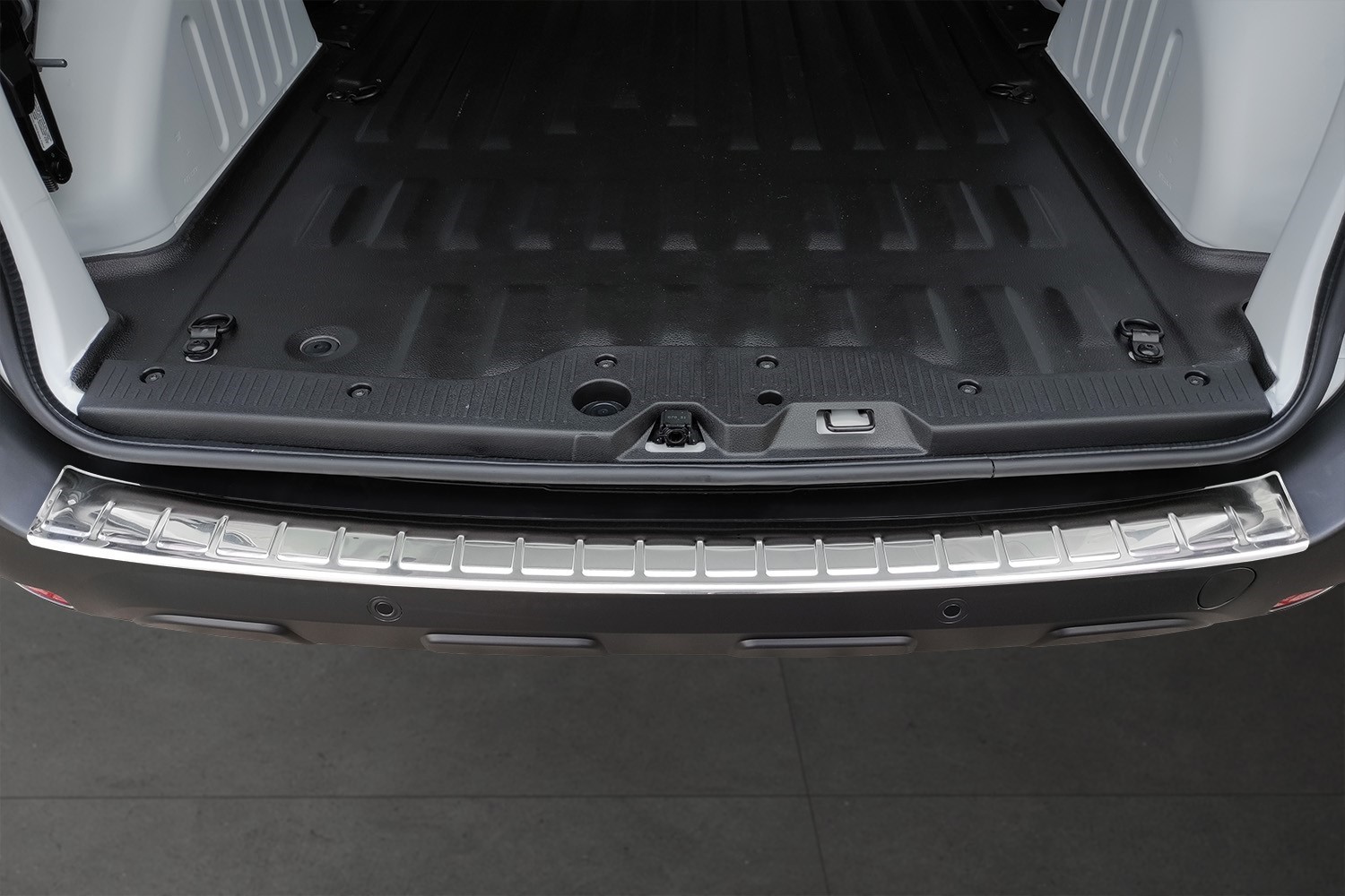 Rear bumper protector suitable for Renault Express 2021-present stainless steel brushed