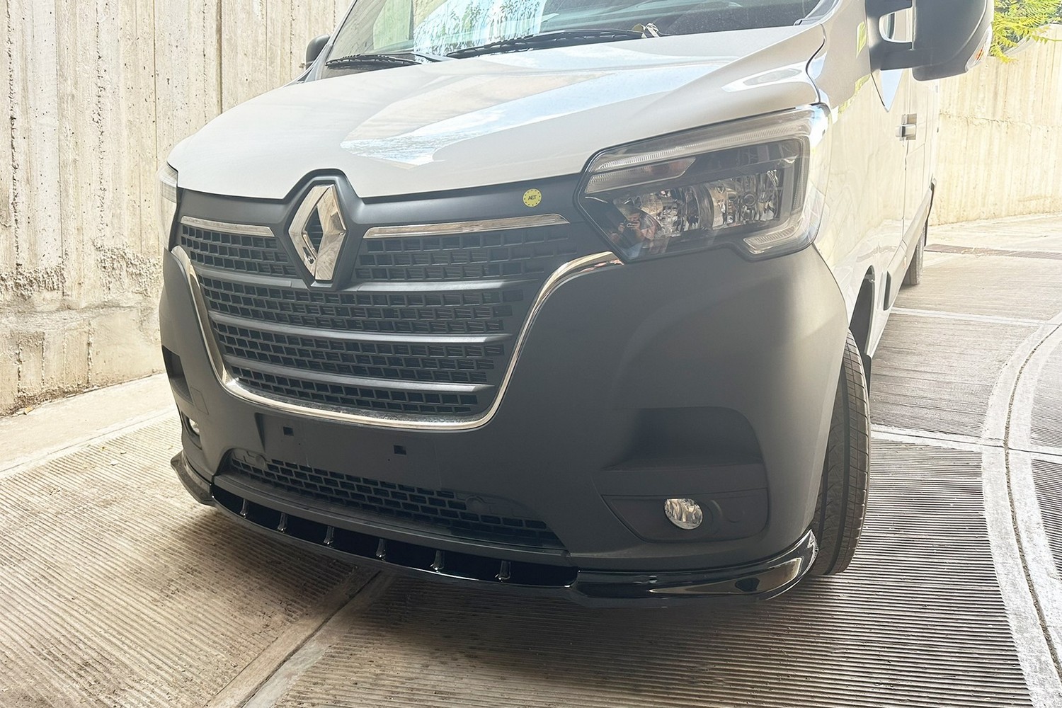 Front spoiler suitable for Renault Master III 2020-2024