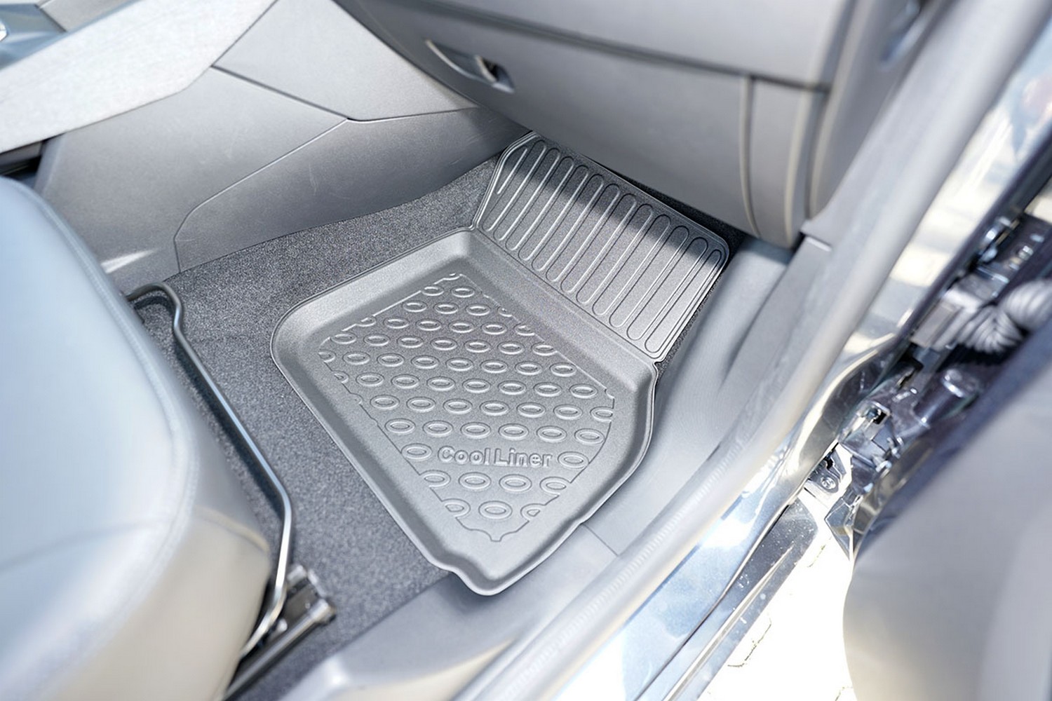 Car mats suitable for Renault Zo&euml; 2020-present 5-door hatchback Cool Liner PE/TPE rubber (REN2ZOFM-C) (3)