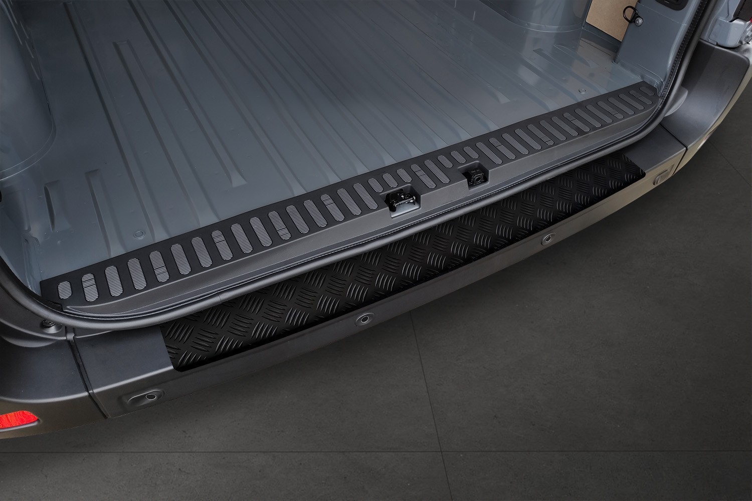 Rear bumper protector suitable for Renault Master III 2010-2024 aluminium diamond plate matt black
