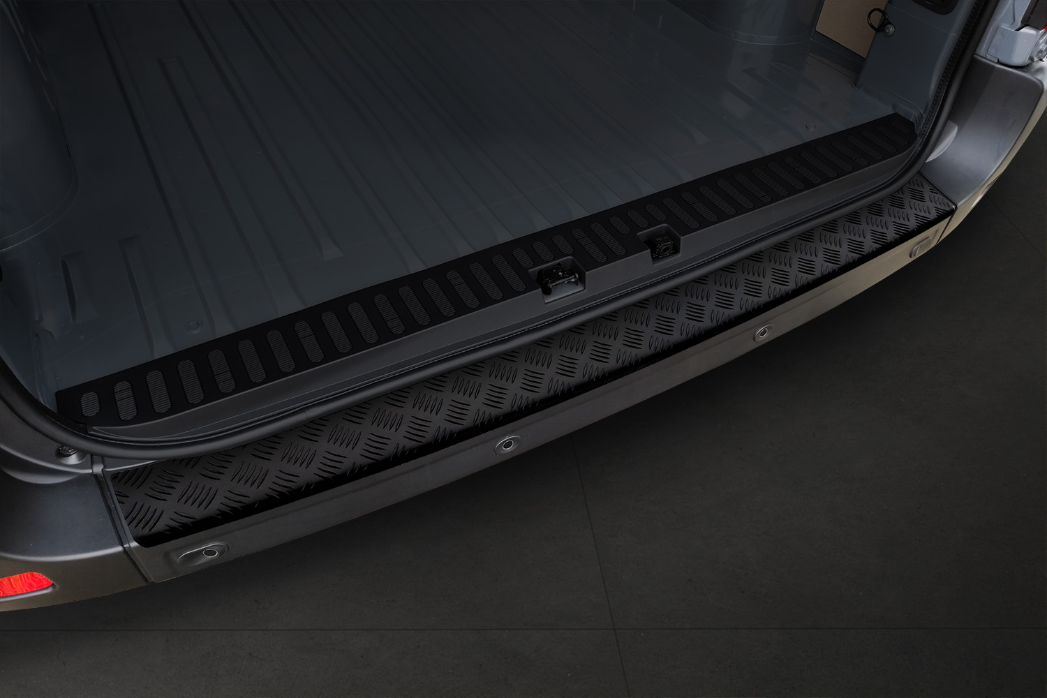 Rear bumper protector suitable for Renault Master III 2010-2024 aluminium diamond plate matt black