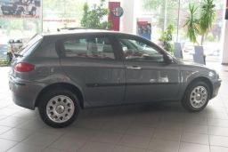 Alfa Romeo 147 2000-2010 door protector set (ALF247BP) (1)