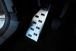 Foot rest trim suitable for Ford Tourneo Connect II 2013-2018   stainless steel brushed (FOR1TOFA) (1)