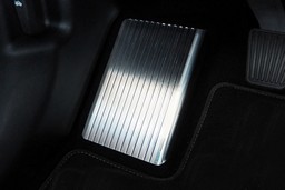 Foot rest trim suitable for Hyundai Tucson (NX4) 2020->   stainless steel brushed (HYU2TUFA) (1)