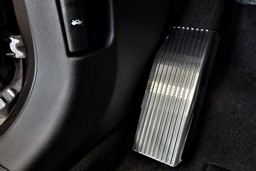 Foot rest trim suitable for Nissan Juke (F16) 2019->   stainless steel brushed (NIS4JUFA) (1)