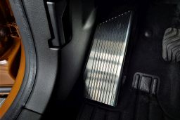 Foot rest trim Renault Captur II 2019-> stainless steel (REN4CAFA) (1)