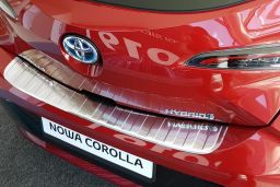 Toyota Corolla (E210) 2018-> 4-door saloon rear bumper protector stainless steel / Ladekantenschutz Edelstahl / achter bumperbeschermer RVS / protection de seuil de coffre acier inox (TOY10COBP)