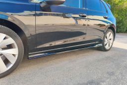 Side skirts suitable for Volkswagen Golf VIII (CD) 2020-present 5-door hatchback - painted (VW10GOMS) (1)