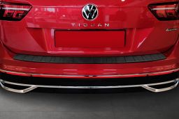 Rear bumper protector Volkswagen Tiguan II 2015-present stainless steel anthracite matt (2)
