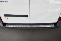 Rear bumper protector Volkswagen Crafter II 2017-> aluminium diamond plate (VW7CRBP) (1)