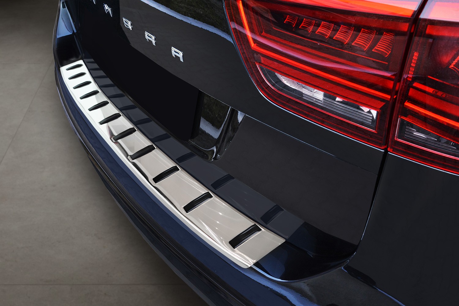 Rear bumper protector suitable for Seat Alhambra II (7N) 2010-2022 stainless steel brushed - Strong