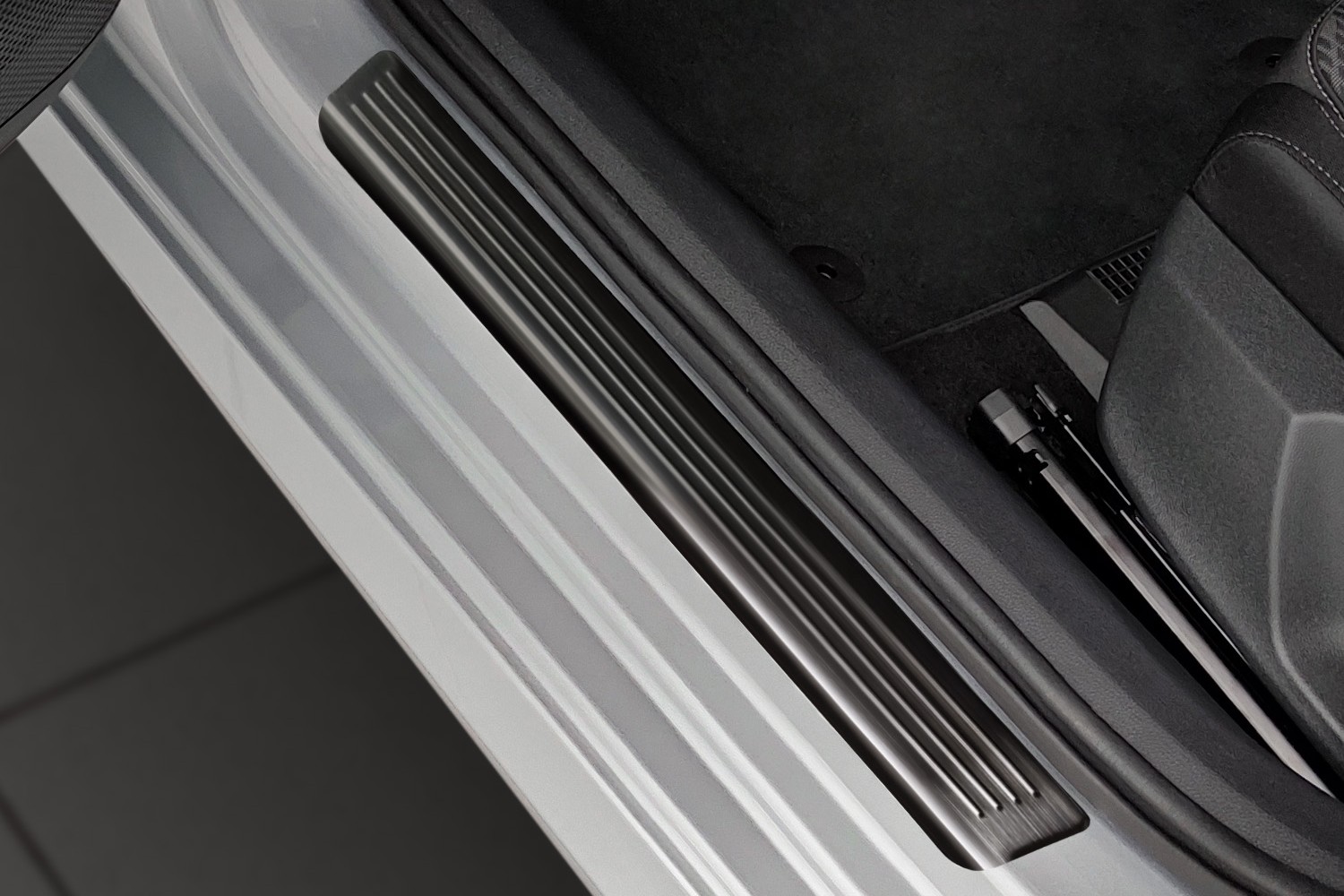 Door sill plates suitable for Skoda Octavia IV Combi (NX) 2020-present wagon stainless steel brushed anthracite 4 pieces