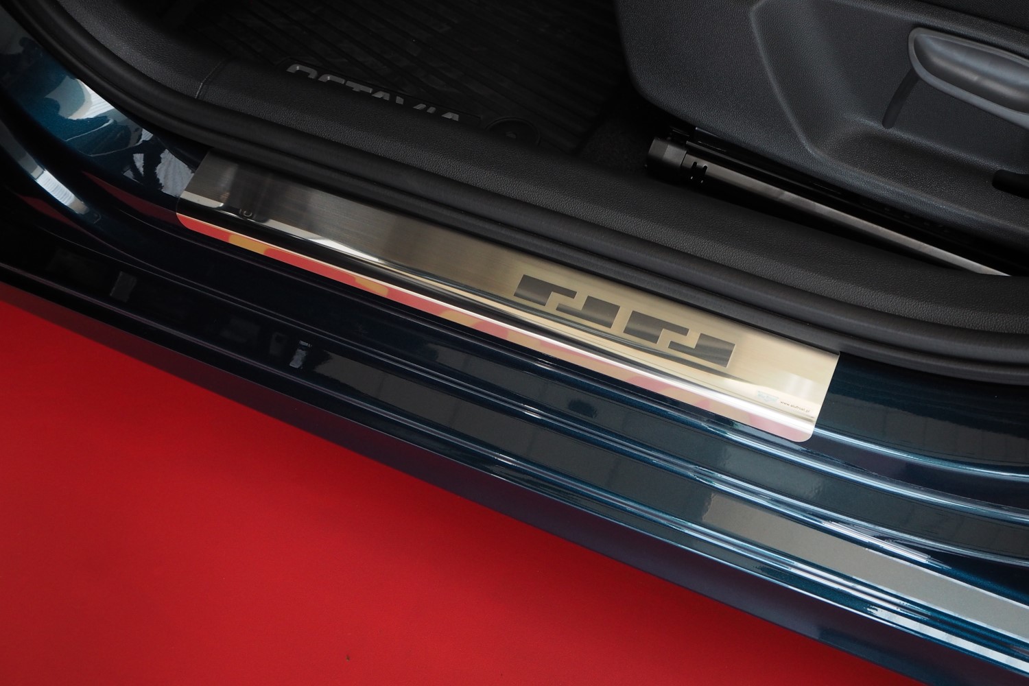 Door sill plates suitable for Skoda Octavia IV Combi (NX) 2020-present wagon stainless steel brushed