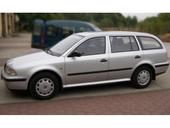 Stootstrips geschikt voor Skoda Octavia I (1U) 1996-2004 4 & 5-deurs & wagon set zijportieren