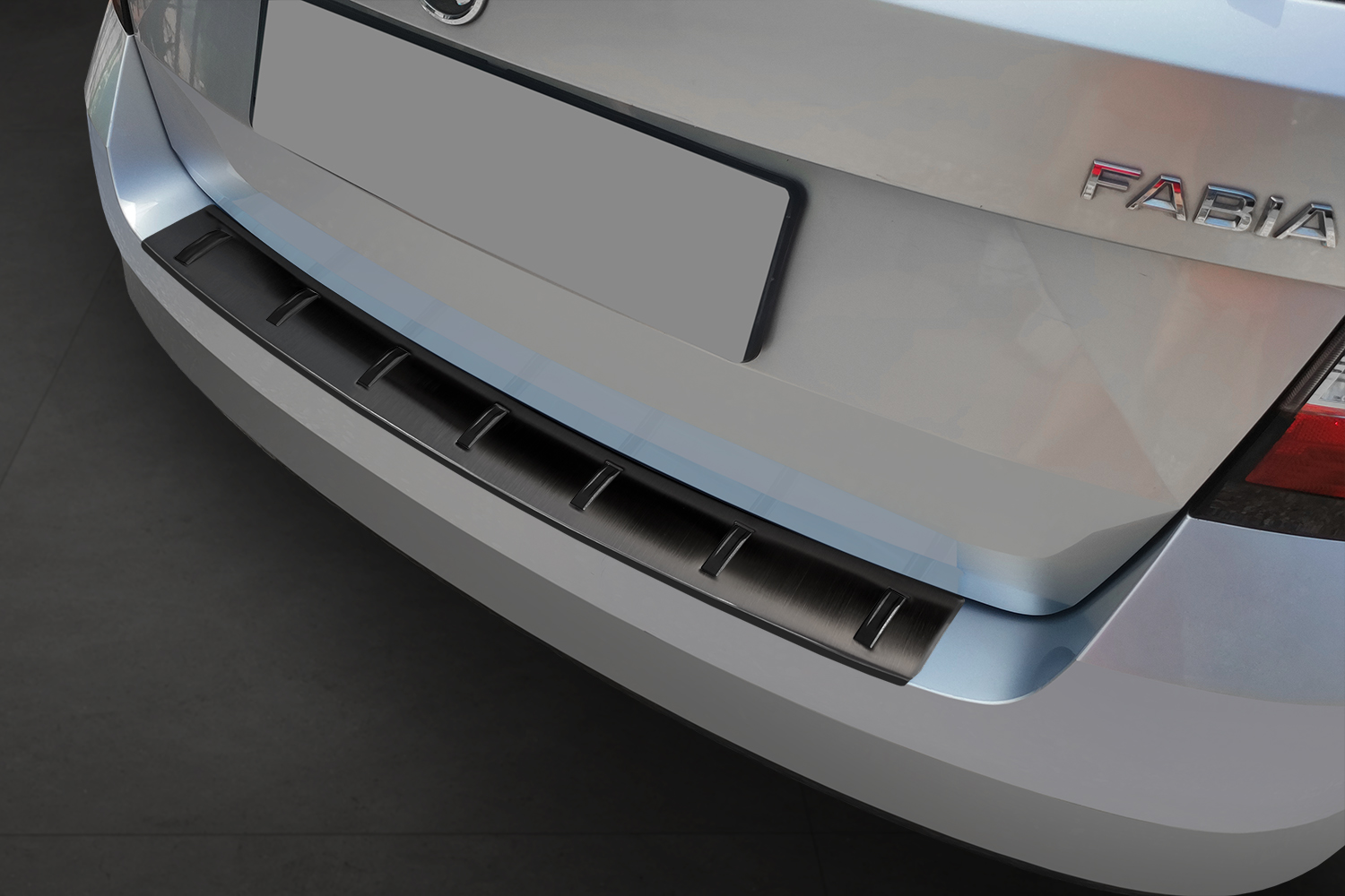 Rear bumper protector suitable for Skoda Fabia III Combi (NJ) 2014-2018 wagon stainless steel brushed anthracite - Strong