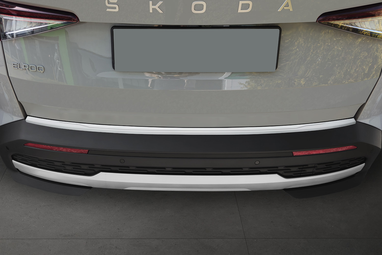 Rear bumper protector suitable for Skoda Elroq 2025-present stainless steel light grey (3) Rear bumper protector suitable for Skoda Elroq 2025-present stainless steel light grey (3)