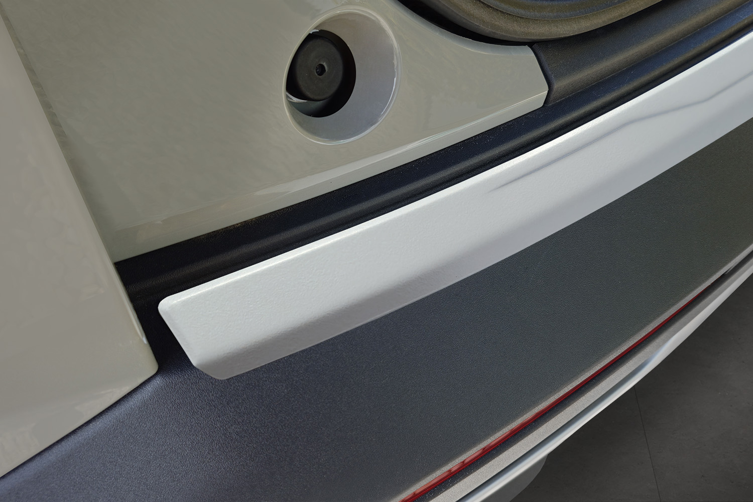 Rear bumper protector suitable for Skoda Elroq 2025-present stainless steel light grey (4) Rear bumper protector suitable for Skoda Elroq 2025-present stainless steel light grey (4)