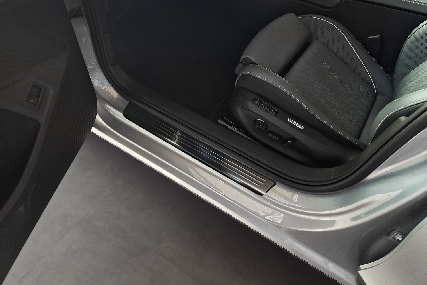 Seuils de portes convient à Skoda Superb IV Combi (B9) 2024-présent break acier inox brossé anthracite 4 pièces