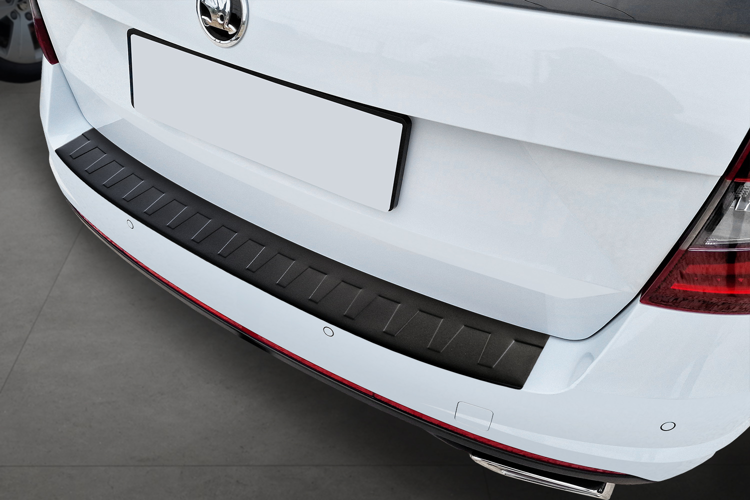 Rear bumper protector suitable for Skoda Octavia III RS Combi (5E) 2013-2020 wagon stainless steel matt black (3)