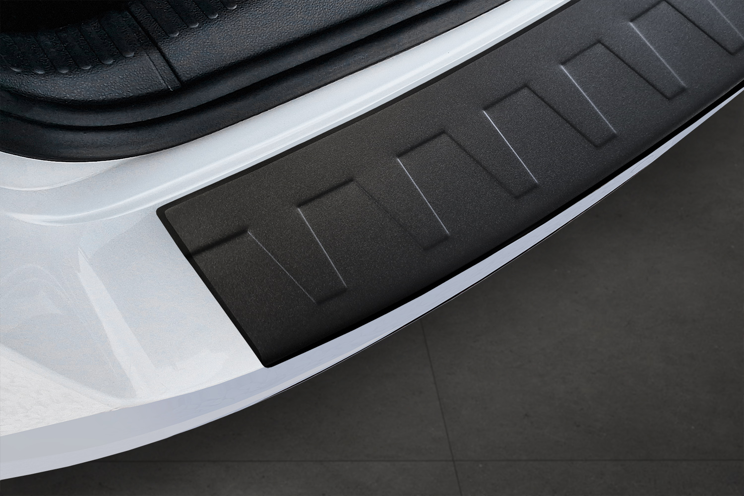 Rear bumper protector suitable for Skoda Octavia III RS Combi (5E) 2013-2020 wagon stainless steel matt black (4)