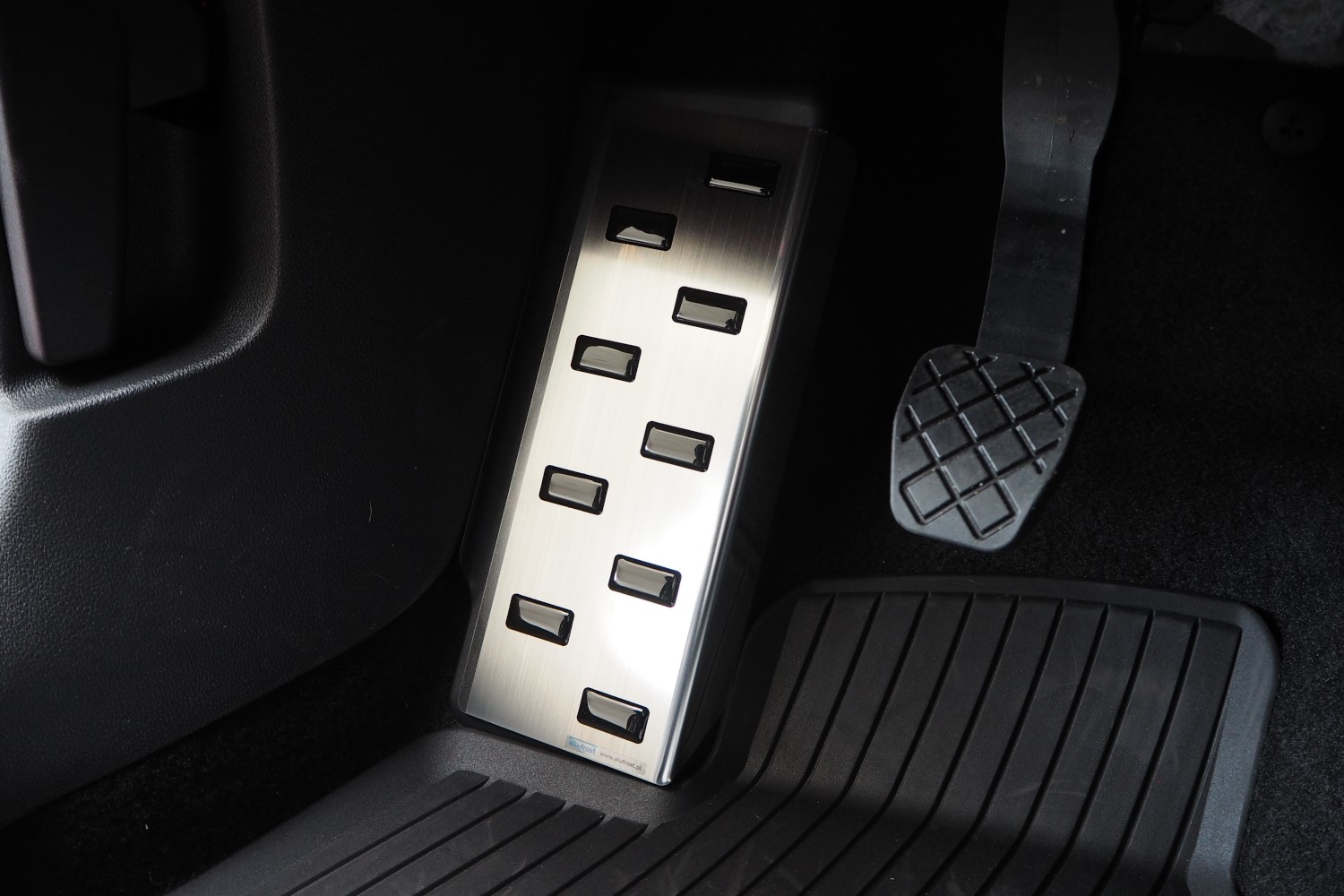 Foot rest trim suitable for Skoda Octavia IV Combi (NX) 2020-present wagon stainless steel brushed