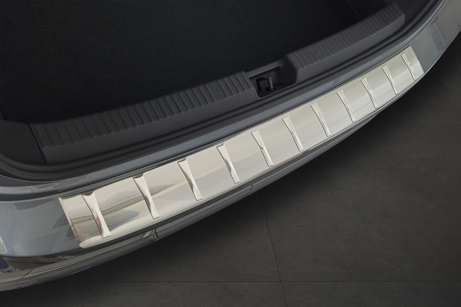 Rear bumper protector suitable for Skoda Superb IV (B9) 2024-present 5-door hatchback stainless steel brushed (4)
