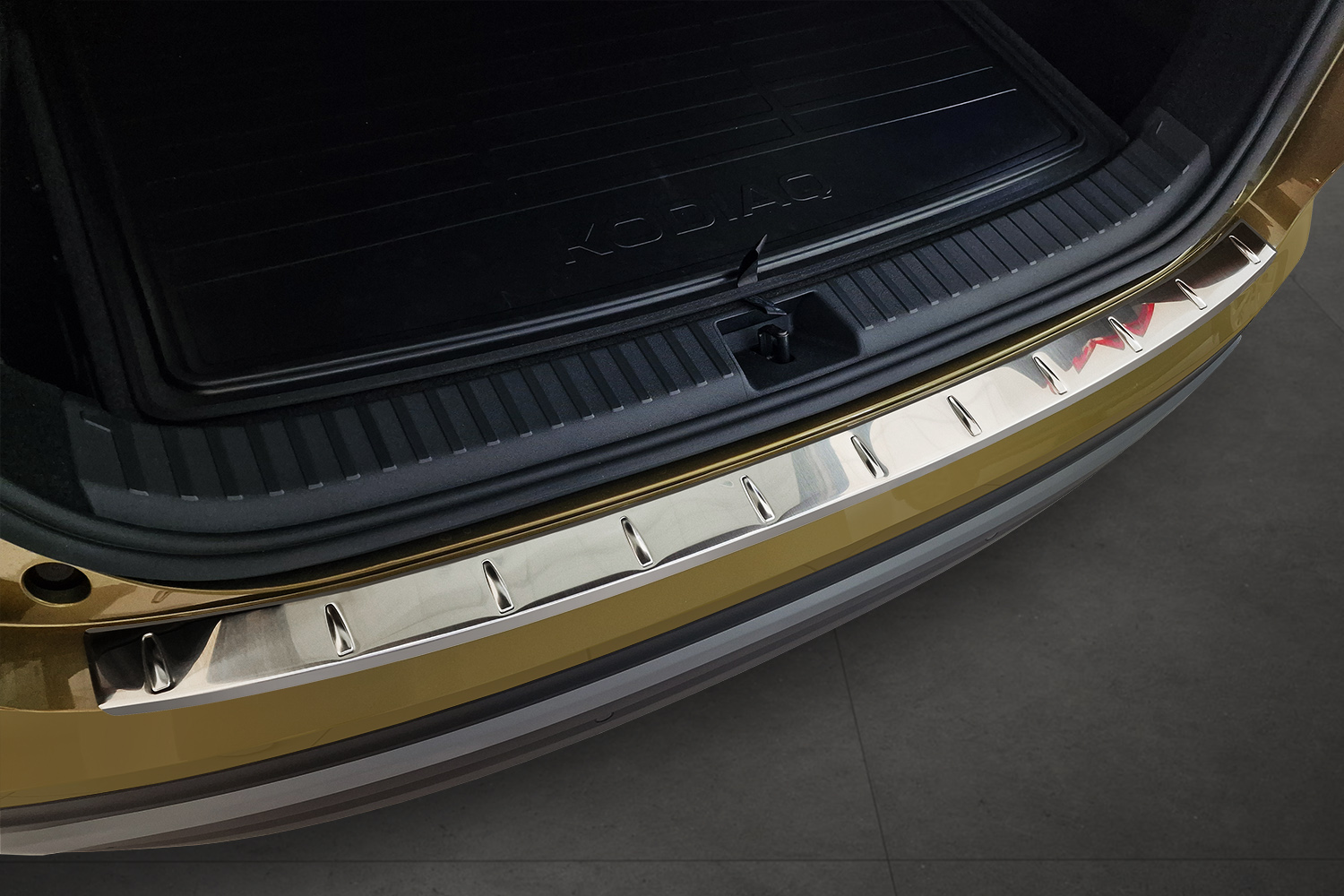 Rear bumper protector suitable for Skoda Kodiaq II (PS) 2023-present stainless steel brushed