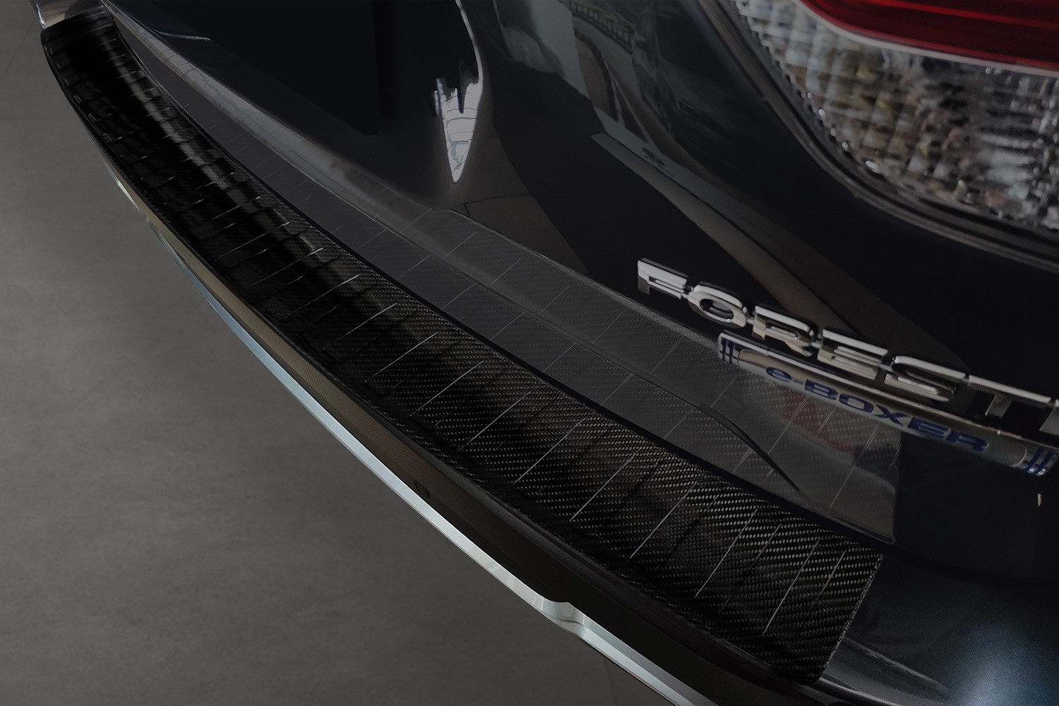 Rear bumper protector Subaru Forester V (SK) carbon CarPartsExpert
