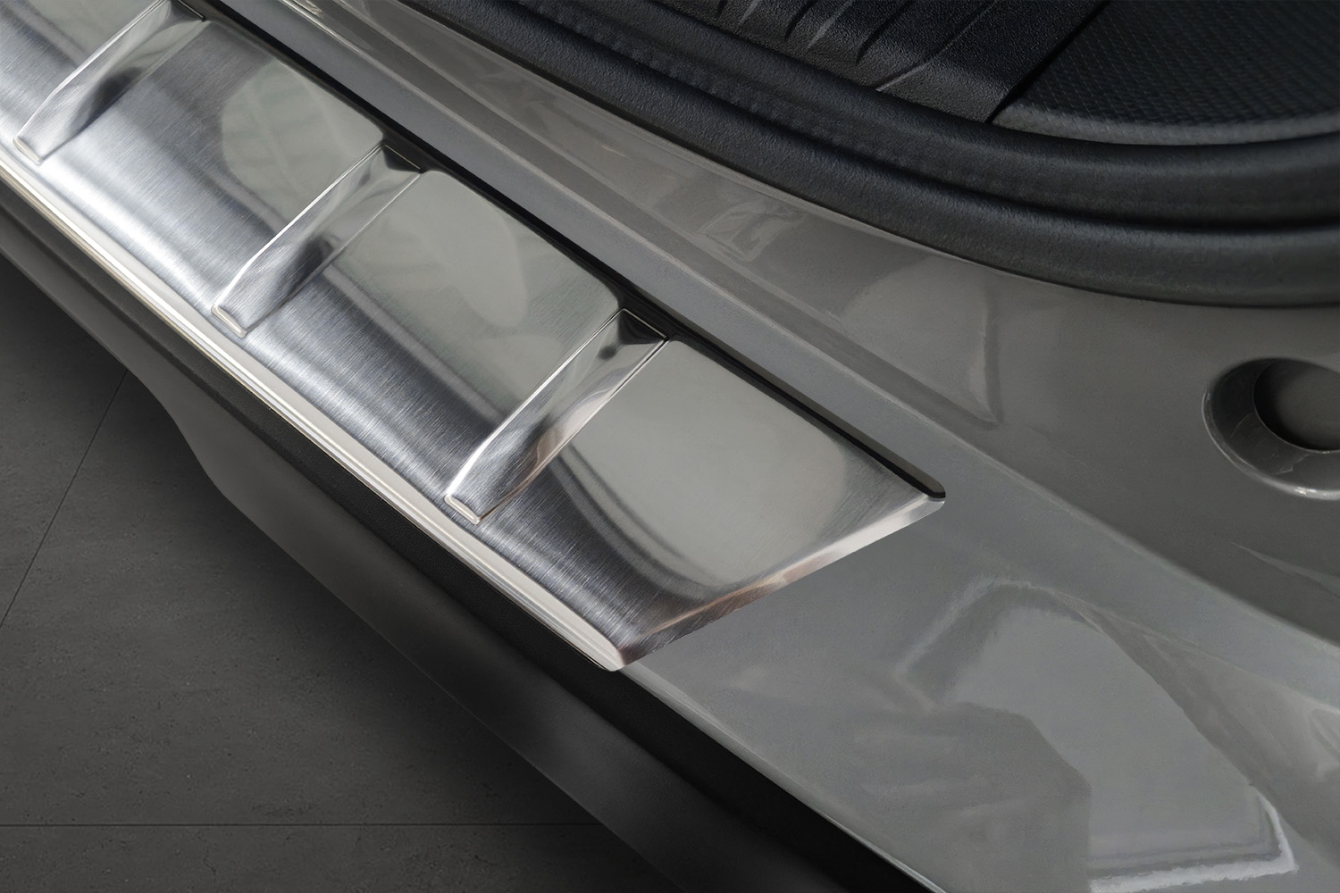 Rear bumper protector suitable for Subaru Forester VI (SL) 2024-present stainless steel brushed (3)