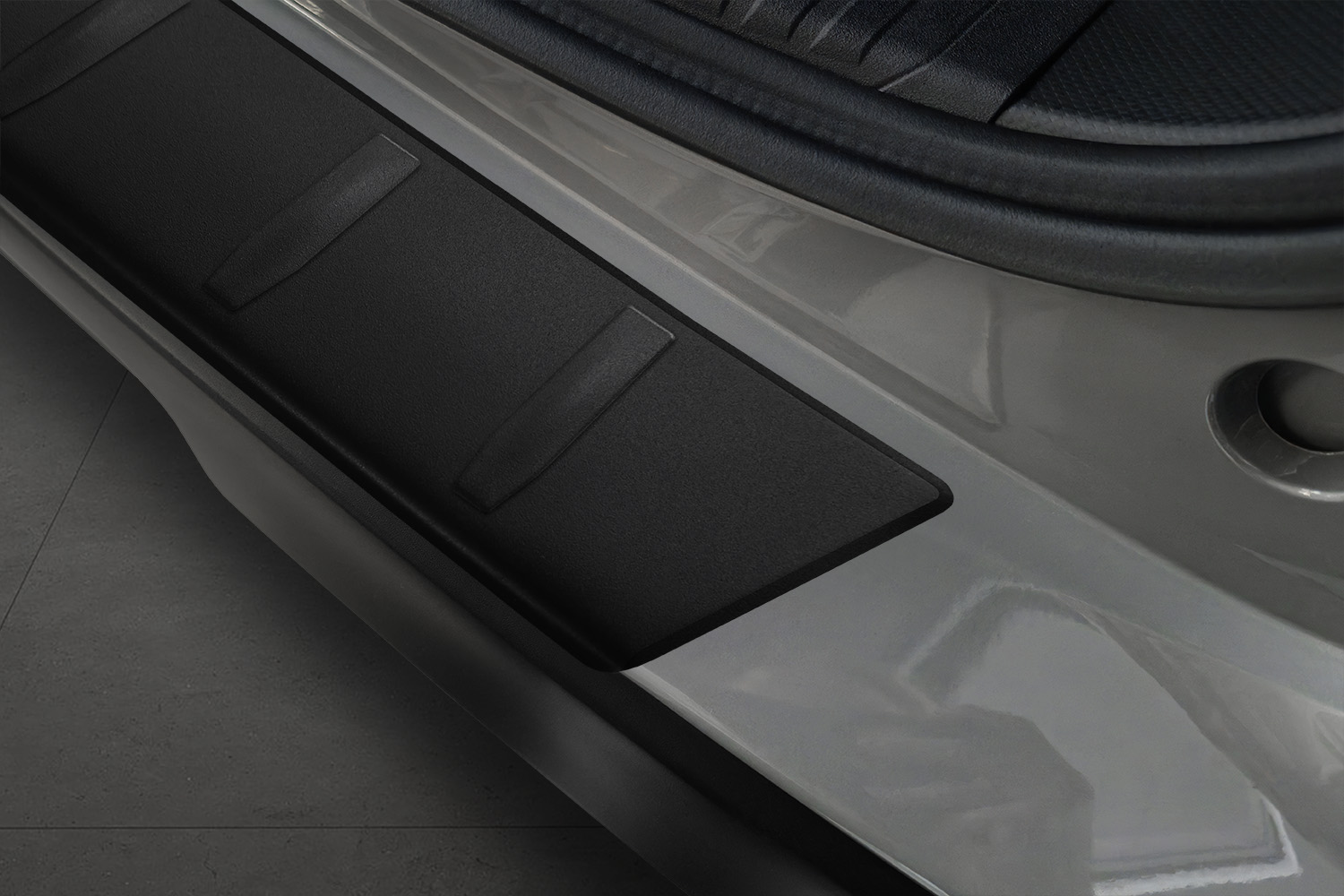 Rear bumper protector suitable for Subaru Forester VI (SL) 2024-present stainless steel matt black (3)