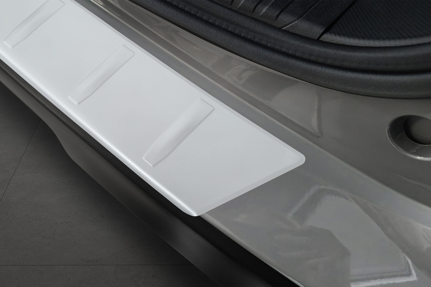 Rear bumper protector suitable for Subaru Forester VI (SL) 2024-present stainless steel light grey (3) Rear bumper protector suitable for Subaru Forester VI (SL) 2024-present stainless steel light grey (3)
