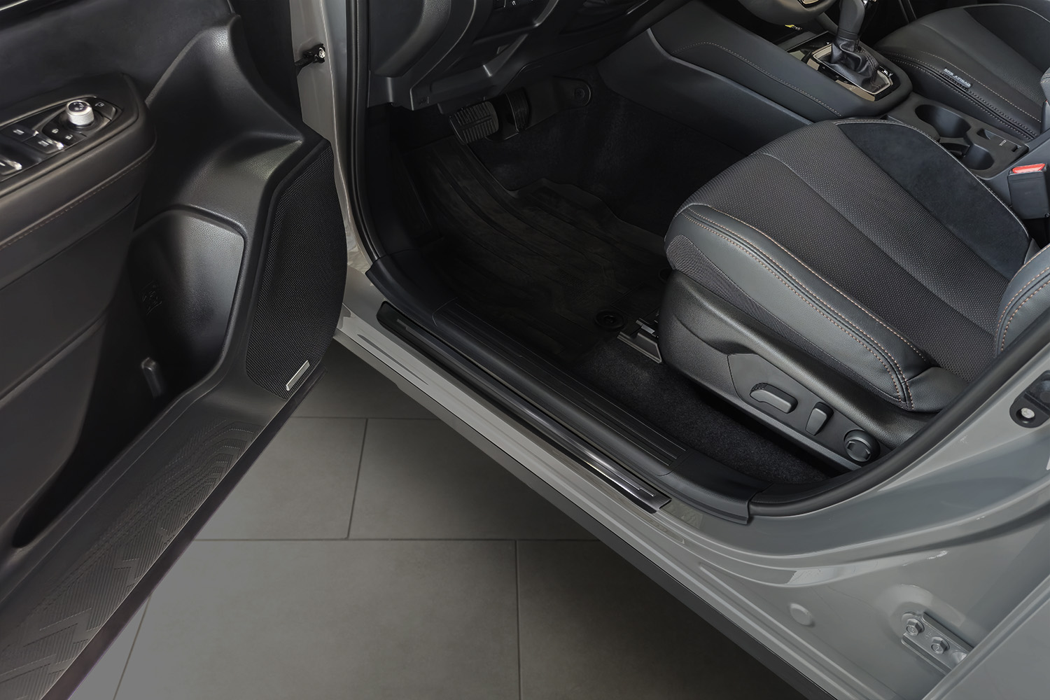 Einstiegsleisten passend f&uuml;r Subaru Forester VI (SL) 2024-heute Edelstahl geb&uuml;rstet anthrazit 4-teilig