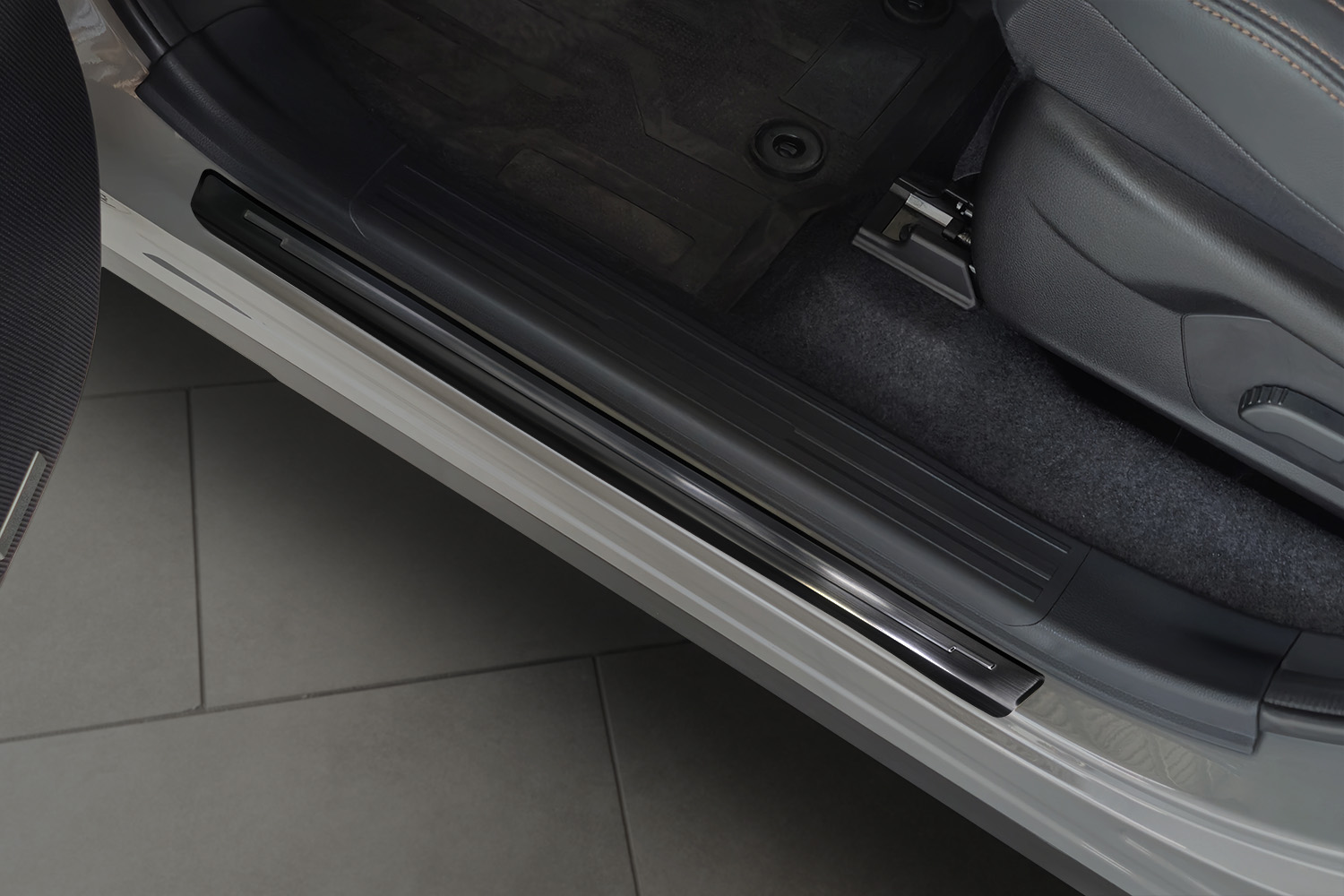 Door sill plates suitable for Subaru Forester VI (SL) 2024-present stainless steel brushed anthracite 4 pieces (2)