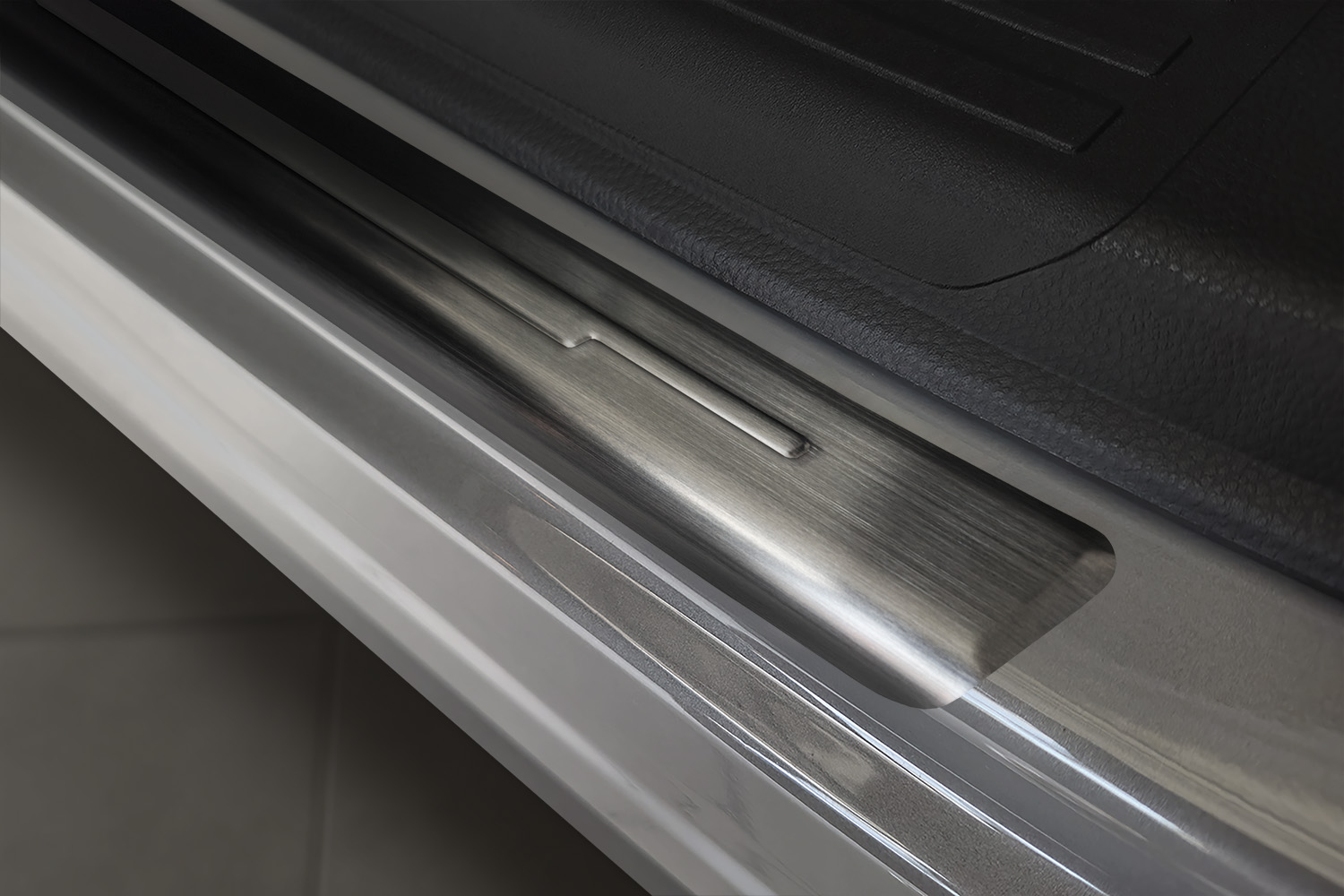 Door sill plates suitable for Subaru Forester VI (SL) 2024-present stainless steel brushed anthracite 4 pieces (3)