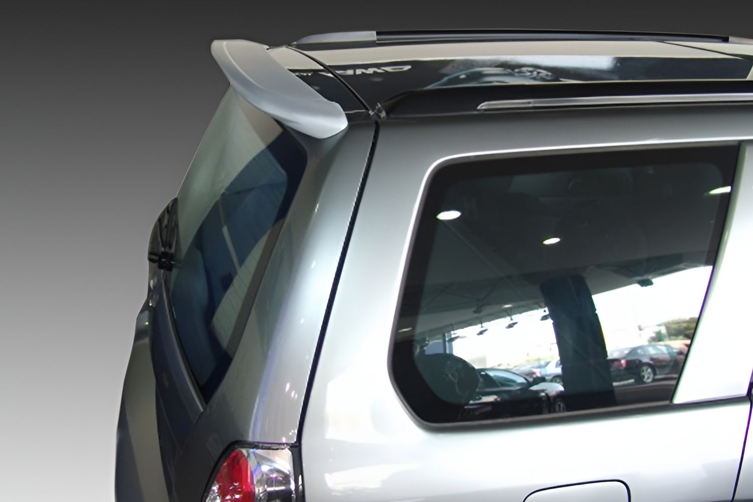 Roof spoiler suitable for Subaru Forester II (SG) 2002-2008 - painted (2) Roof spoiler suitable for Subaru Forester II (SG) 2002-2008 - painted (2)