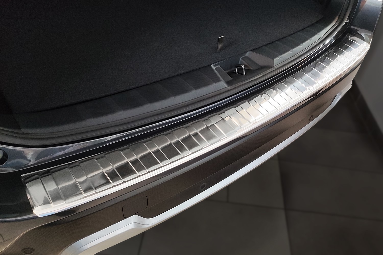 Rear bumper protector Subaru Forester V SK stainless steel
