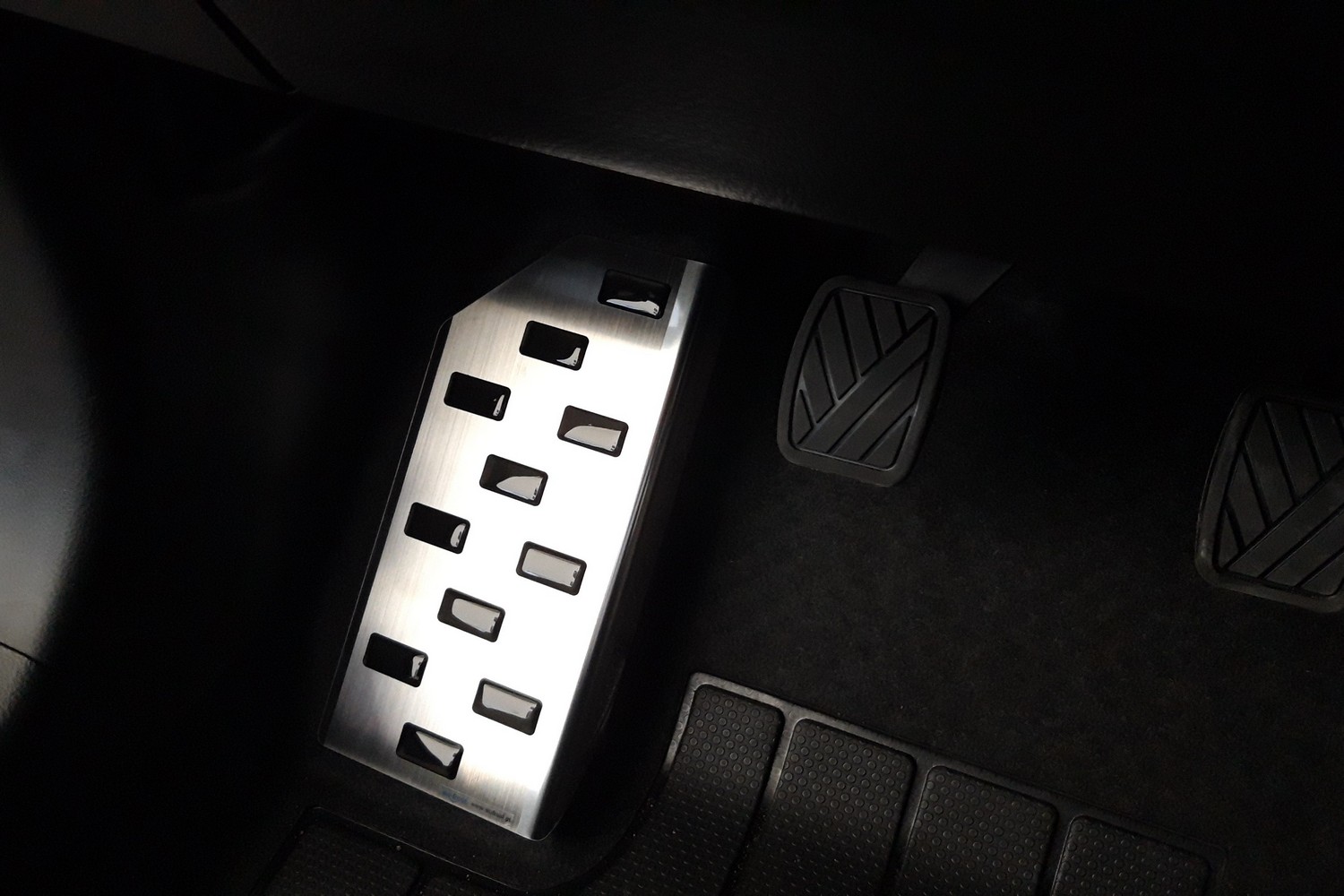 Foot rest trim suitable for Suzuki Vitara (LY) 2015-present stainless steel brushed
